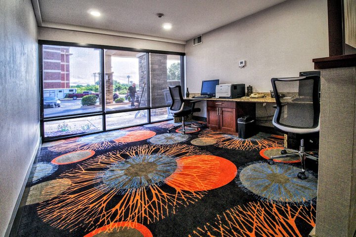 Business Center 38 of 39