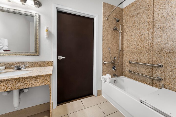 Comfort Inn & Suites Augusta West Near Fort Gordon