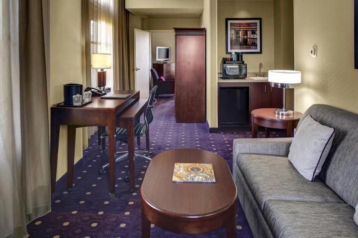 Courtyard by Marriott Kansas City Country Club Plaza