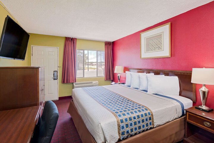 Room 9 of 15