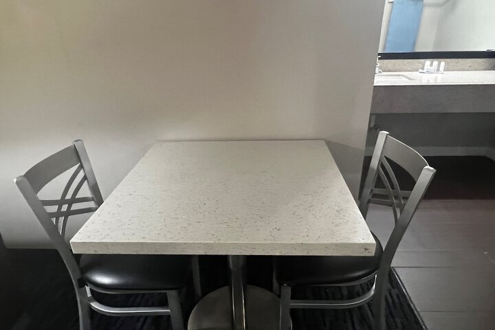Room 4 of 27