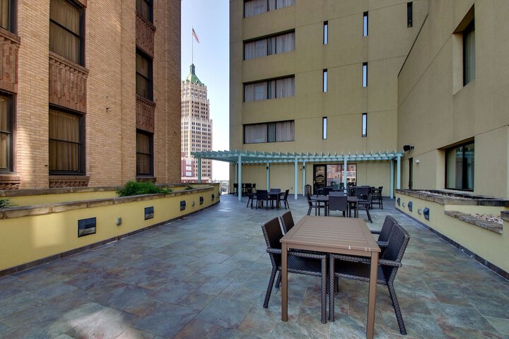 Terrace/Patio 166 of 168