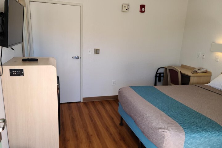 Room 18 of 22
