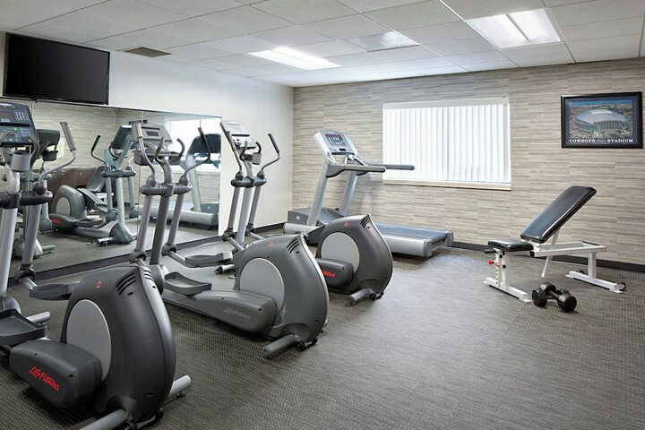 Courtyard by Marriott Dallas Arlington / Entertainment Dist