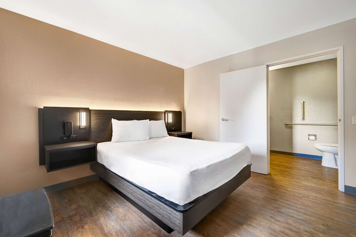 Room 13 of 29