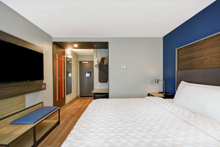 Room 8 of 35