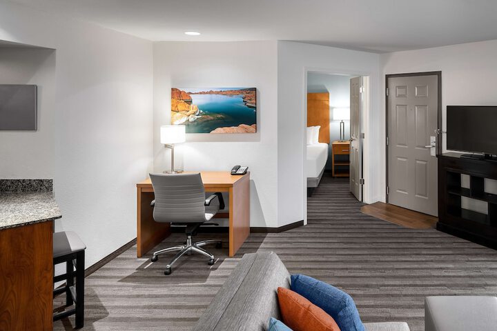 Room 13 of 40
