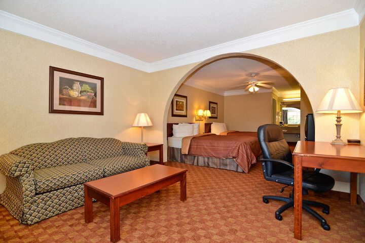 Peach State Inn & Suites