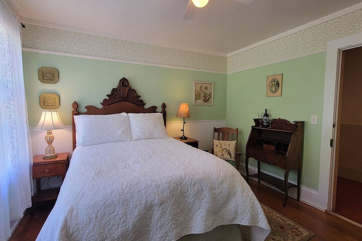 Room 25 of 113