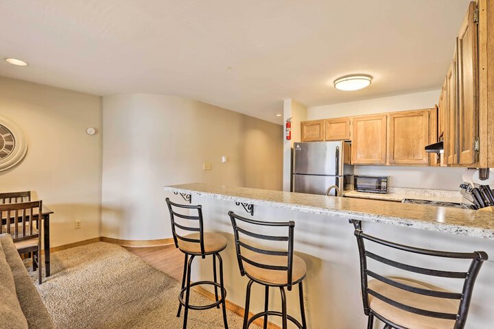 Lakefront Dillon Condo w / Pool Access: Near Skiing