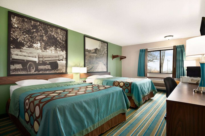 Room 6 of 16
