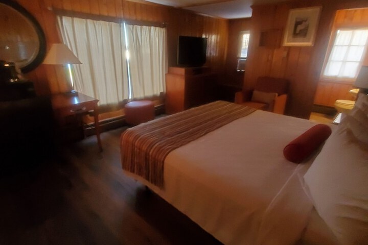 Room 12 of 18