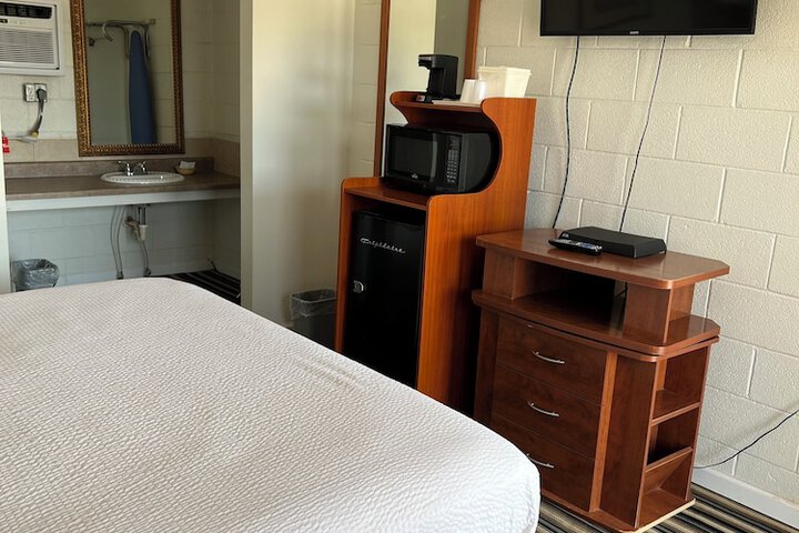 Room 9 of 10