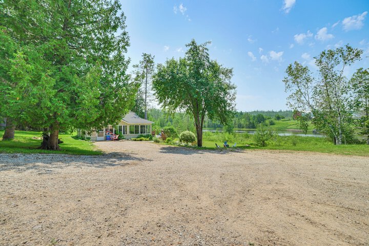 Riverfront Cheboygan Cabin w / Kayaks & Dock!