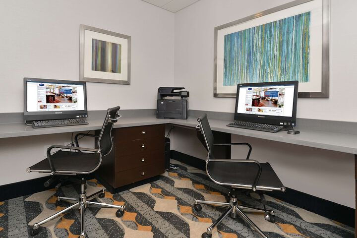 Hampton Inn & Suites Des Moines Downtown