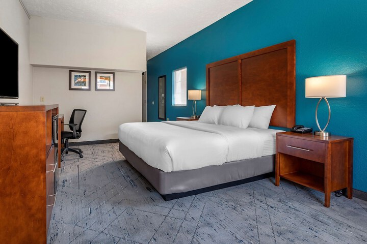 Room 18 of 37