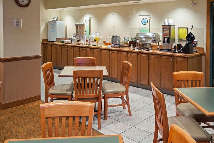 Country Inn & Suites by Radisson Lansing, MI