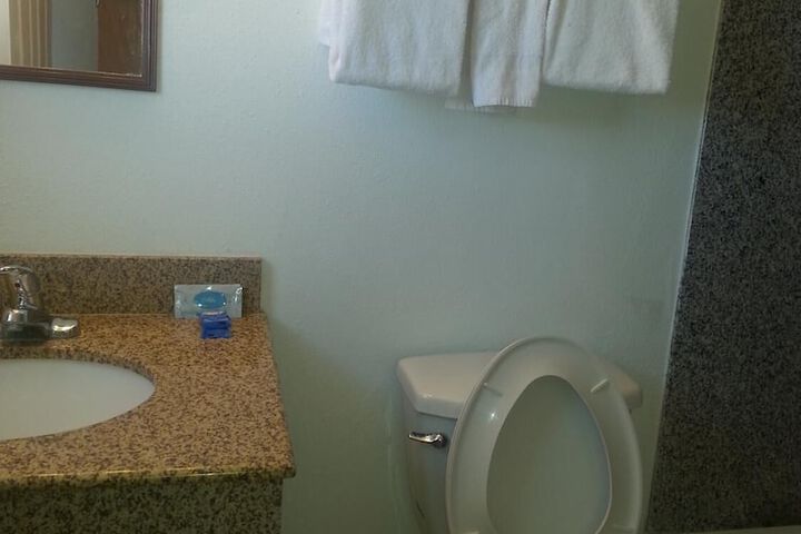 Room 9 of 24