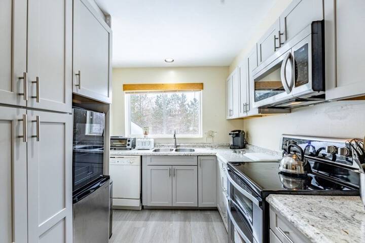 Telemark 5 4 Bedroom Condo by RedAwning