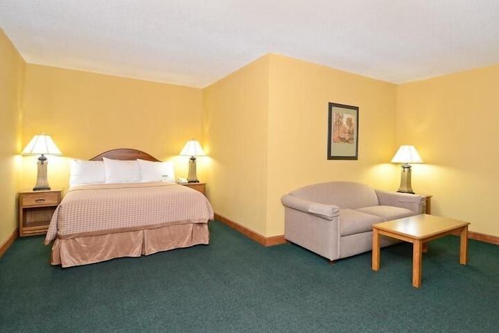 Room 3 of 10