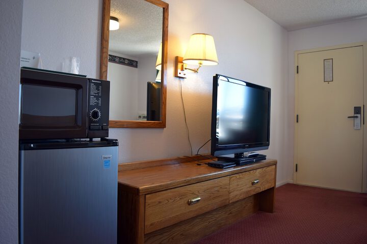 Room 11 of 37