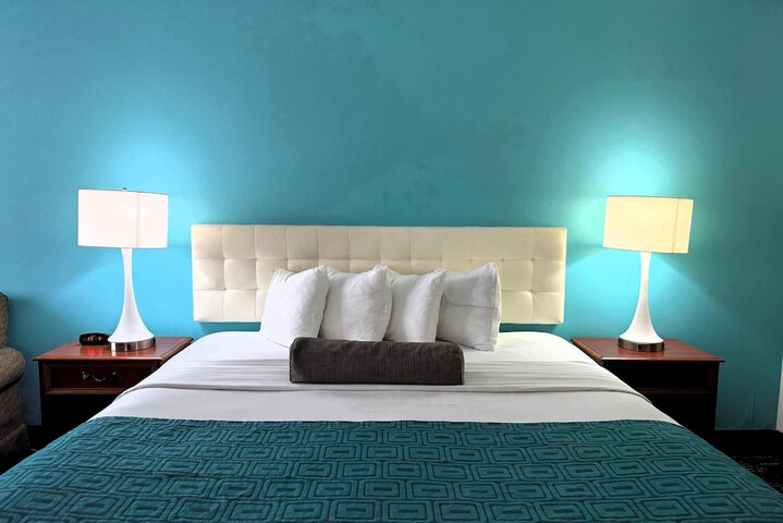 Howard Johnson by Wyndham Evansville East