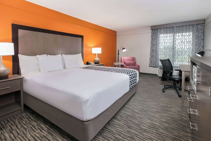 La Quinta Inn & Suites by Wyndham Fredericksburg