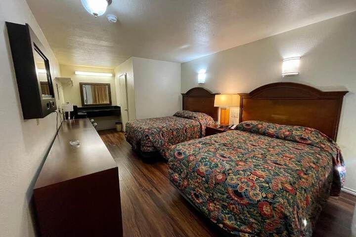 Room 9 of 16