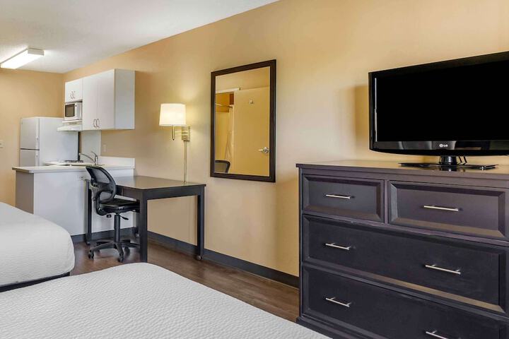 Room 28 of 40
