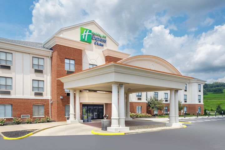Holiday Inn Express & Suites Lancaster by IHG