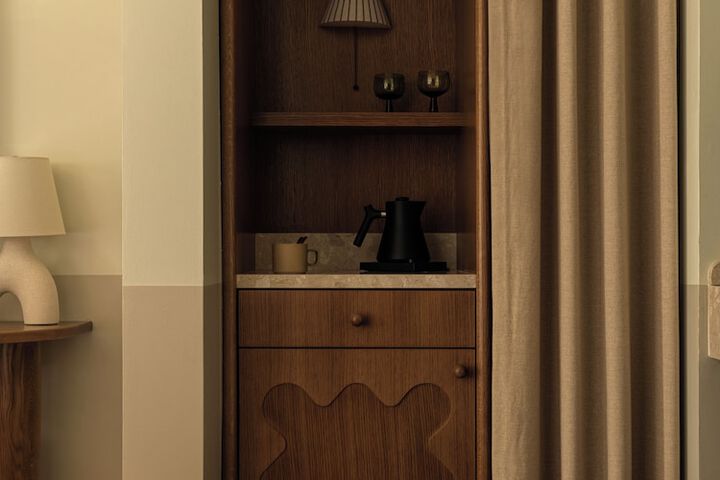 Room 17 of 37