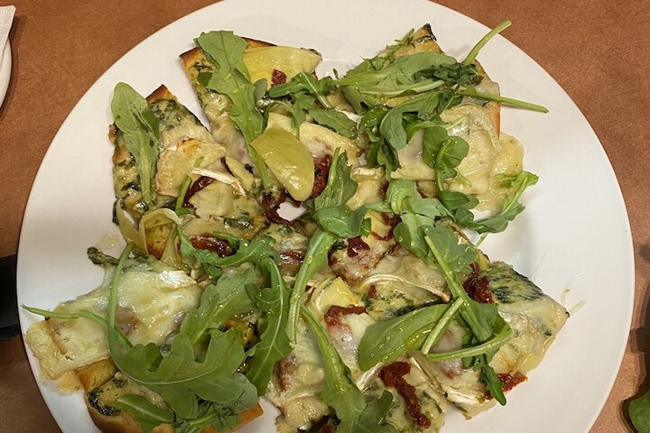 Dining 21 of 24