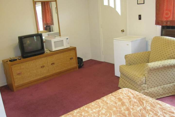 Room 8 of 16