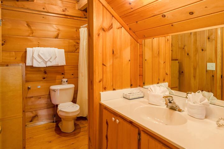 Highland Hills Motel and Cabins – a Master Hosts Resort