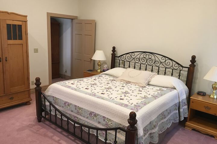 Room 27 of 68
