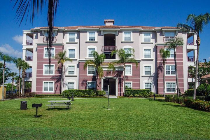 Hotel 10 of 77