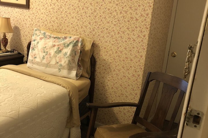 Room 38 of 82