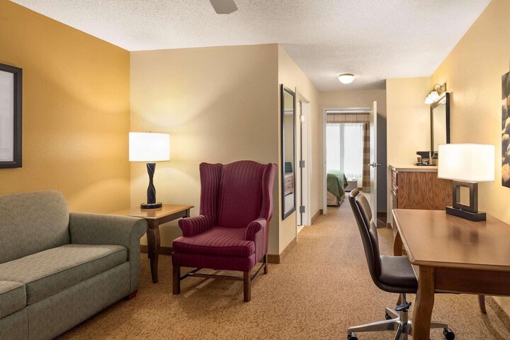 Country Inn & Suites by Radisson Salina, KS