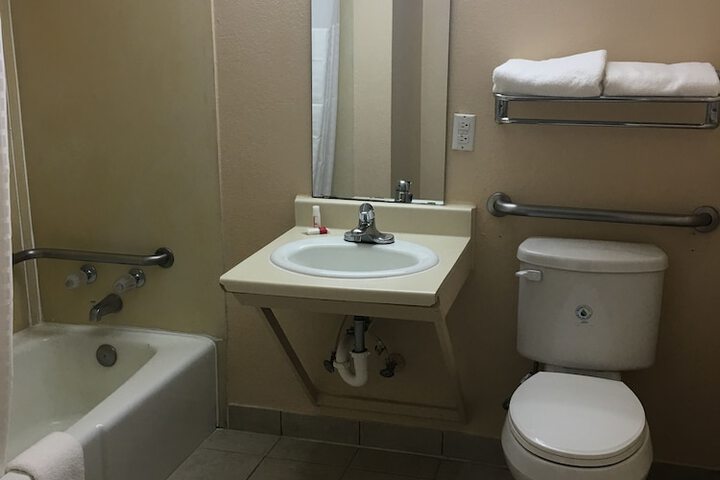Super 8 by Wyndham Longview / North