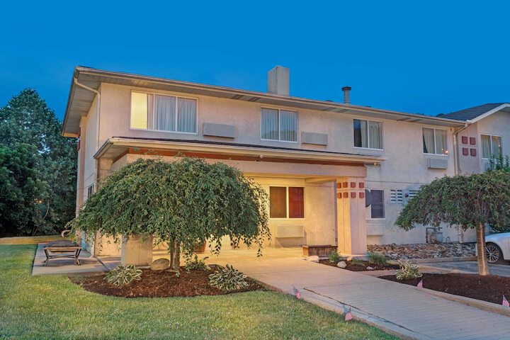 Super 8 by Wyndham Canonsburg / Pittsburgh Area