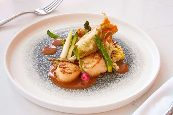 Dining 73 of 98