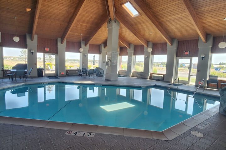 Ten Pin Inn & Suites
