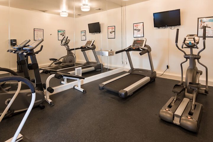 Best Western Plus Northwoods Inn