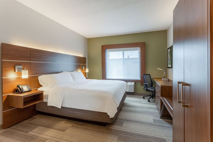 Holiday Inn Express Hotel & Suites Burlington by IHG
