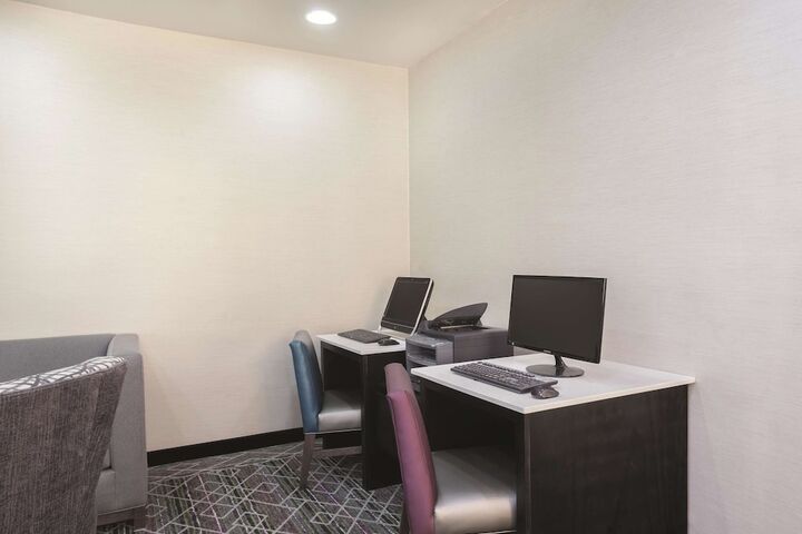 Business Center 28 of 28