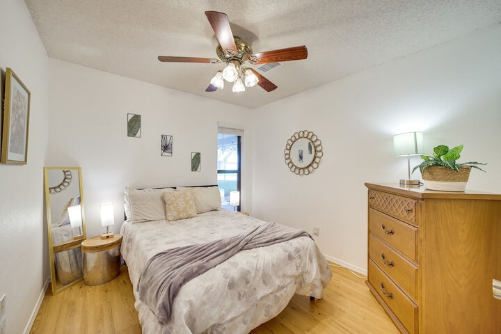 Family-friendly Broken Arrow Retreat w / Yard!