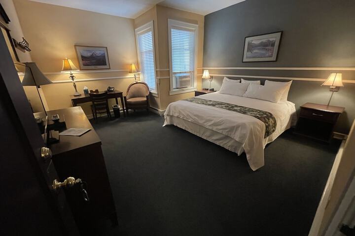 Room 14 of 32