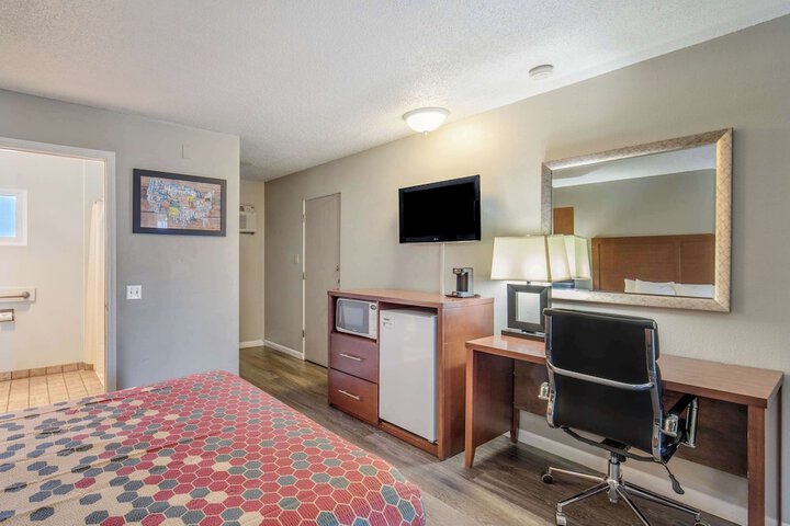 Econo Lodge Inn & Suites Yreka