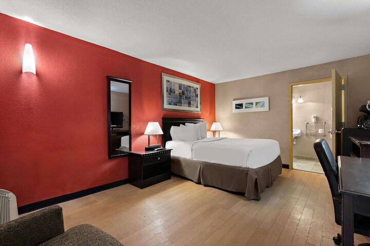 Room 17 of 39