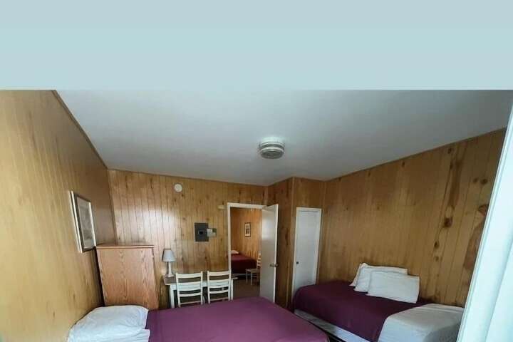 Room 32 of 61